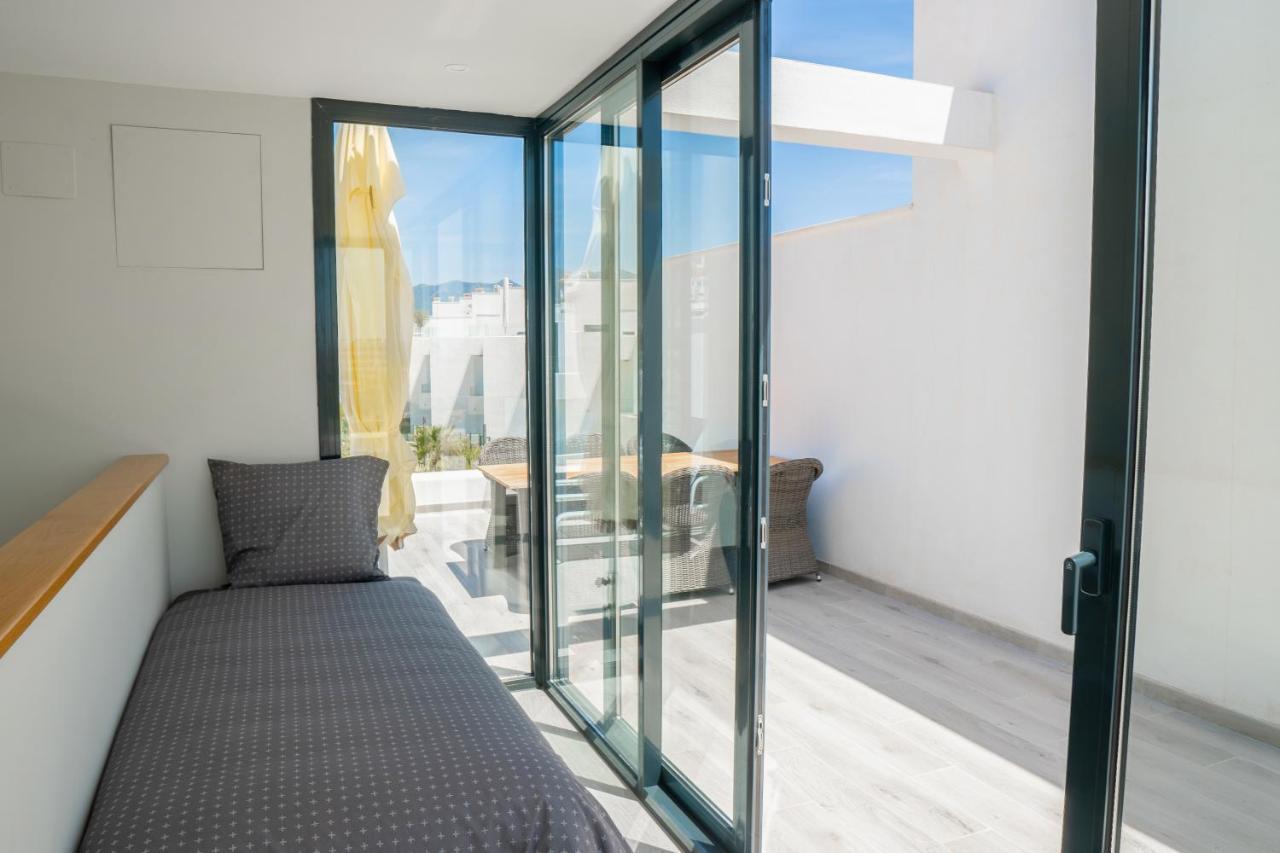 Vakantiehuis Stunning Villamar, Next To The Beach