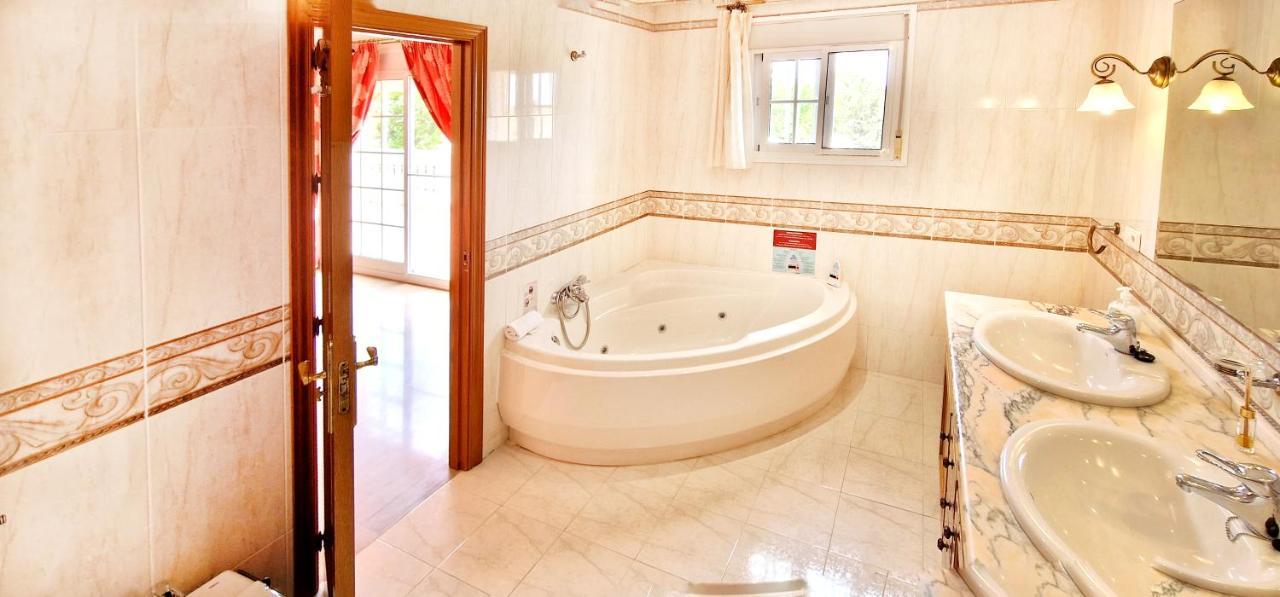Golden Costa Del Sol - Big Private Pool - Bbq - Good Location Villa