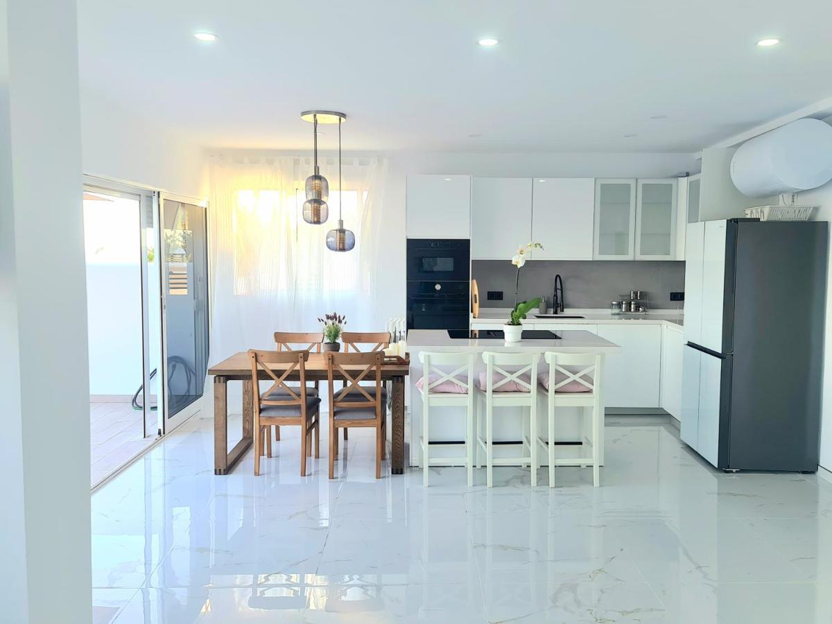 Beachfront Heaven - Carvajal