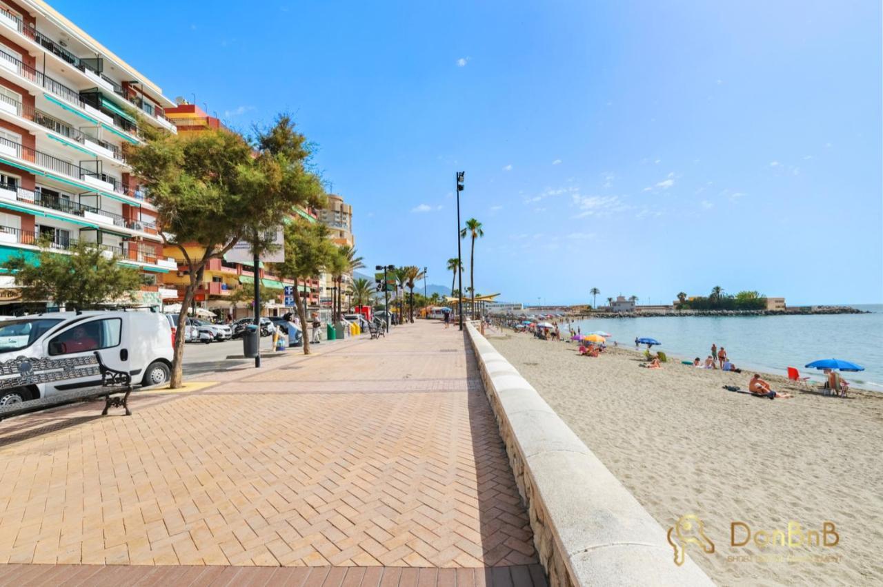 Con Piscina En La Primera Linea De Playa De Fuengirola