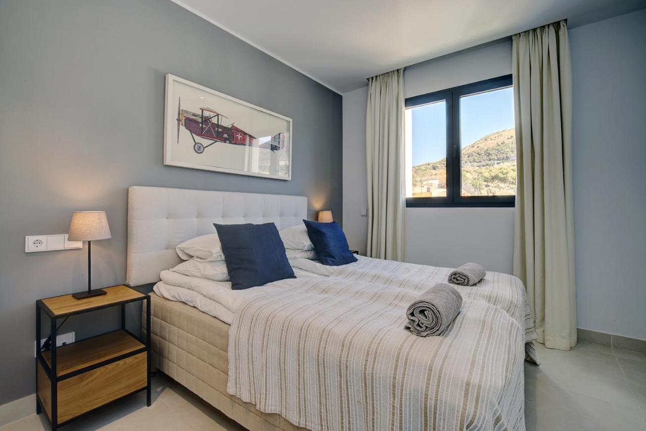 Apartment Stylish Three Bedroom @ Higueron West!