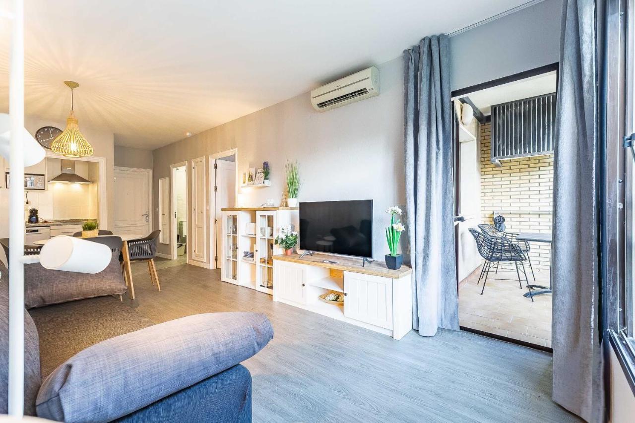 76-lovely Front In Apartment *
