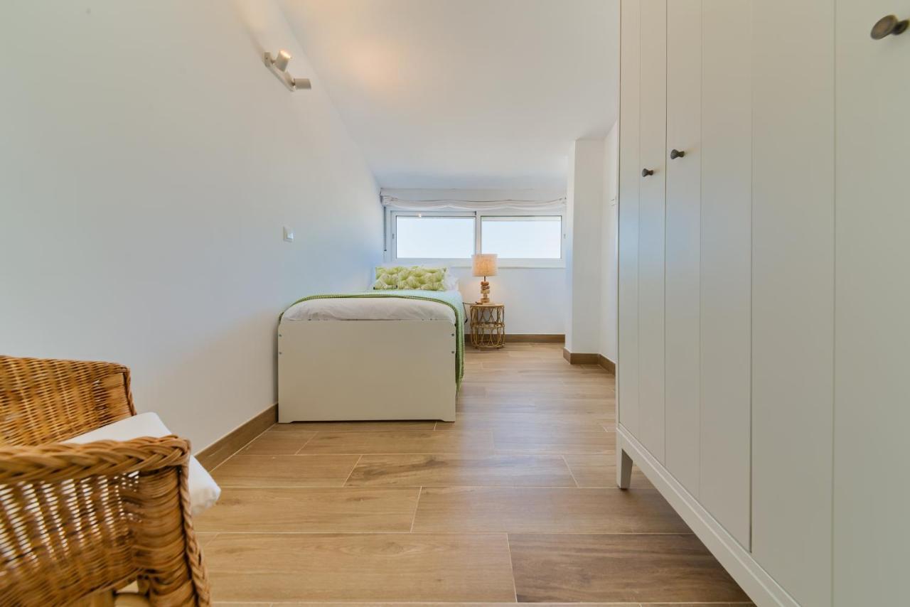 Holidays2fuengirola Duplex With Stunning Sea View, Terraces,1st Line Beside Port Apartment Fuengirola