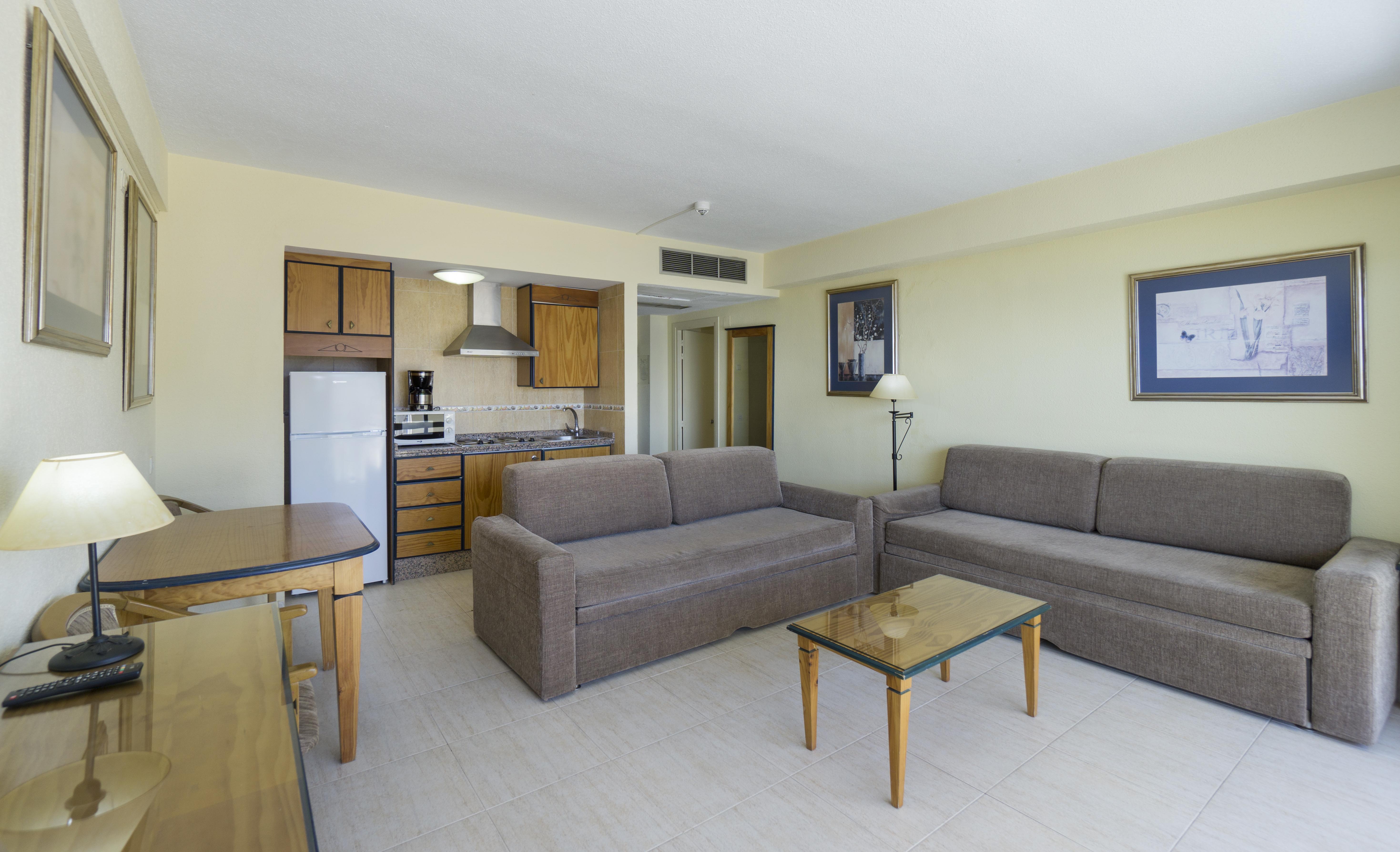 Pyr Aparthotel 3*