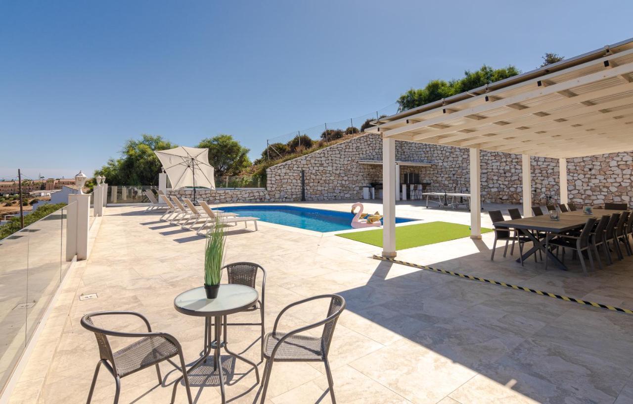 Renovated With Sea-views And Pool