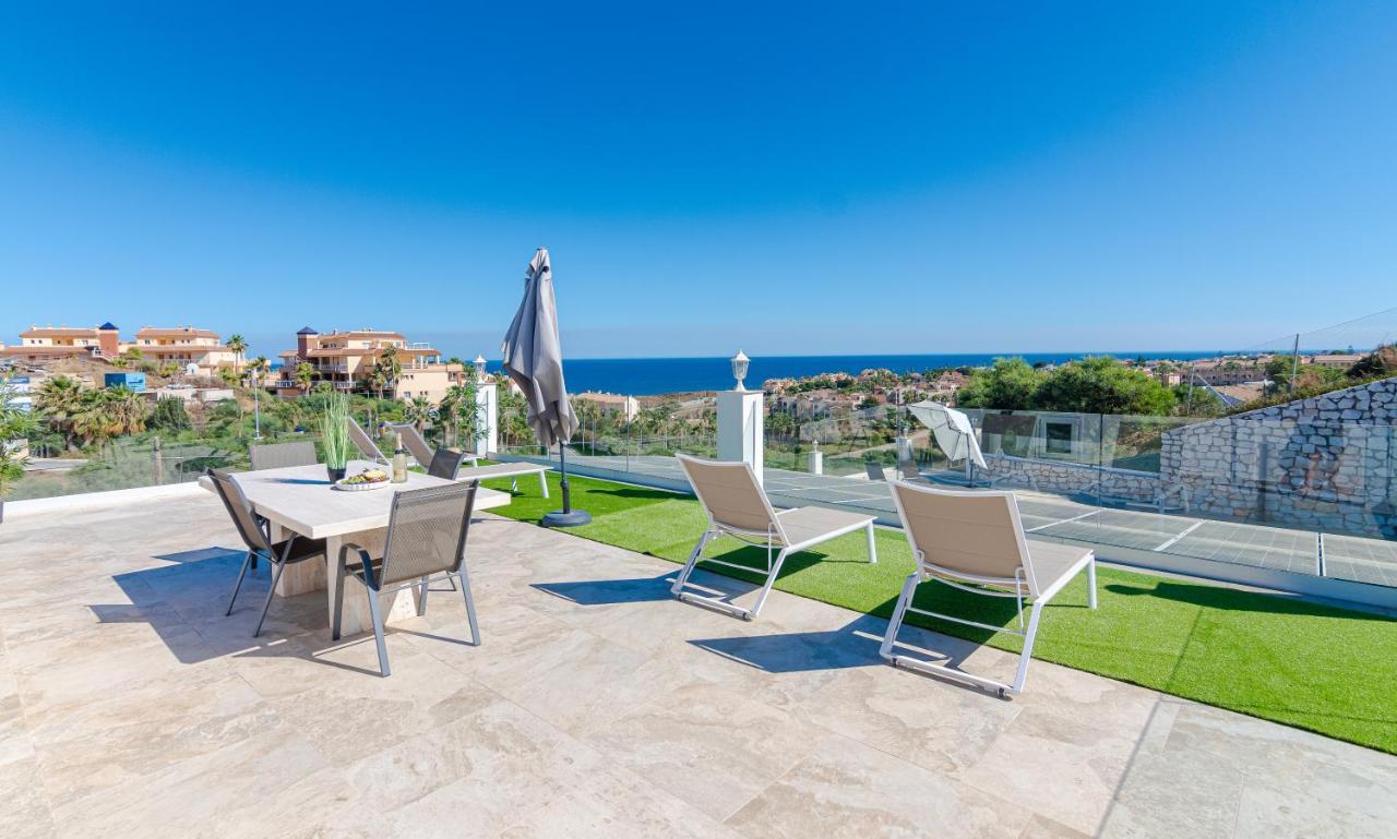 Renovated With Sea-views And Pool Fuengirola