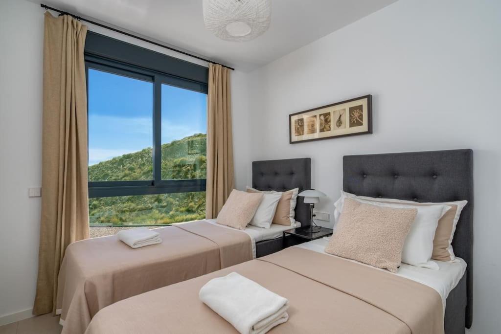 Apartment Stunning Penthouse W Private Pool In El Higueron By Costarentals - Ref 178