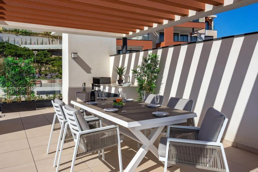 Stunning Penthouse W Private Pool In El Higueron By Costarentals - Ref 178 Apartment *