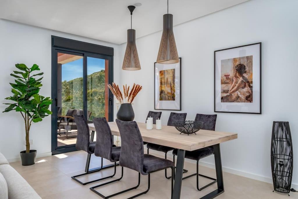Stunning Penthouse W Private Pool In El Higueron By Costarentals - Ref 178 Apartment