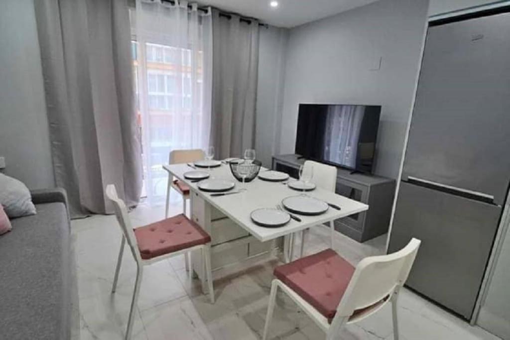 Lovely Central 2 Bed Close To The Beach And Stations Apartment *