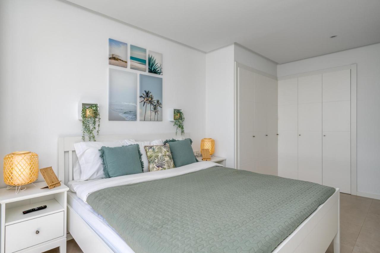 Apartment Luxurious With Pool And Gym El Higueron By Costarentals - Ref 149