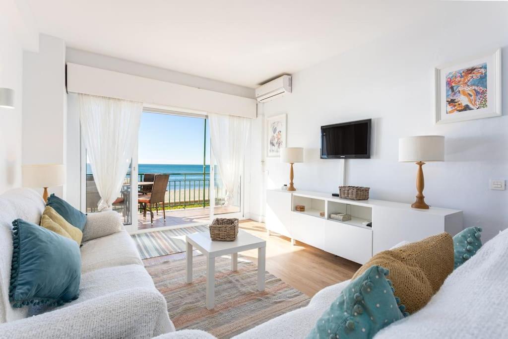 Ensuite Mediterranean Sea Front Huoneisto