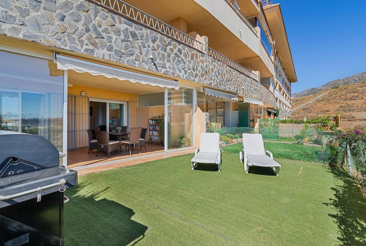 Apartment Garden With Sea View In