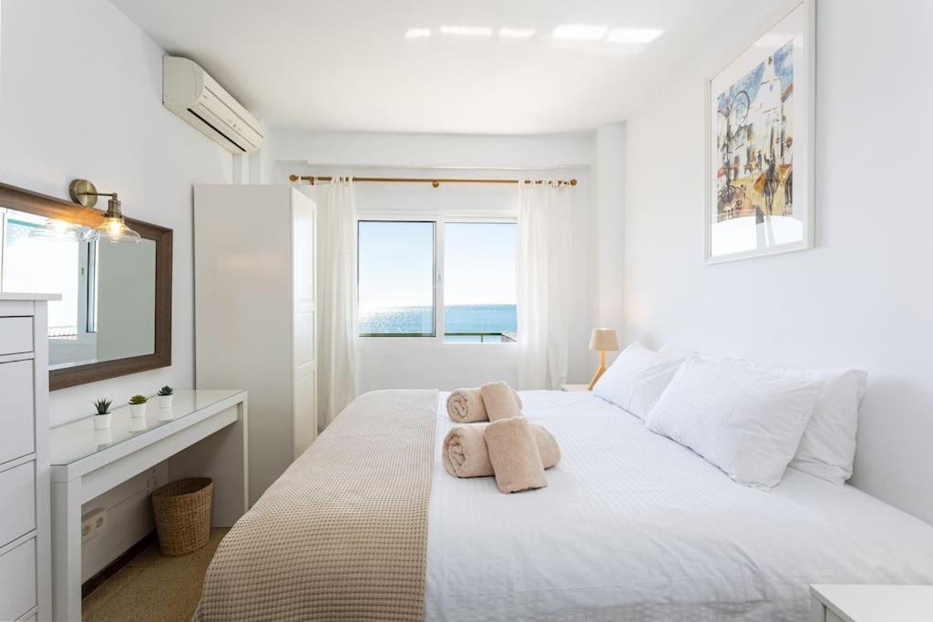 Ensuite Mediterranean Sea Front Huoneisto Fuengirola