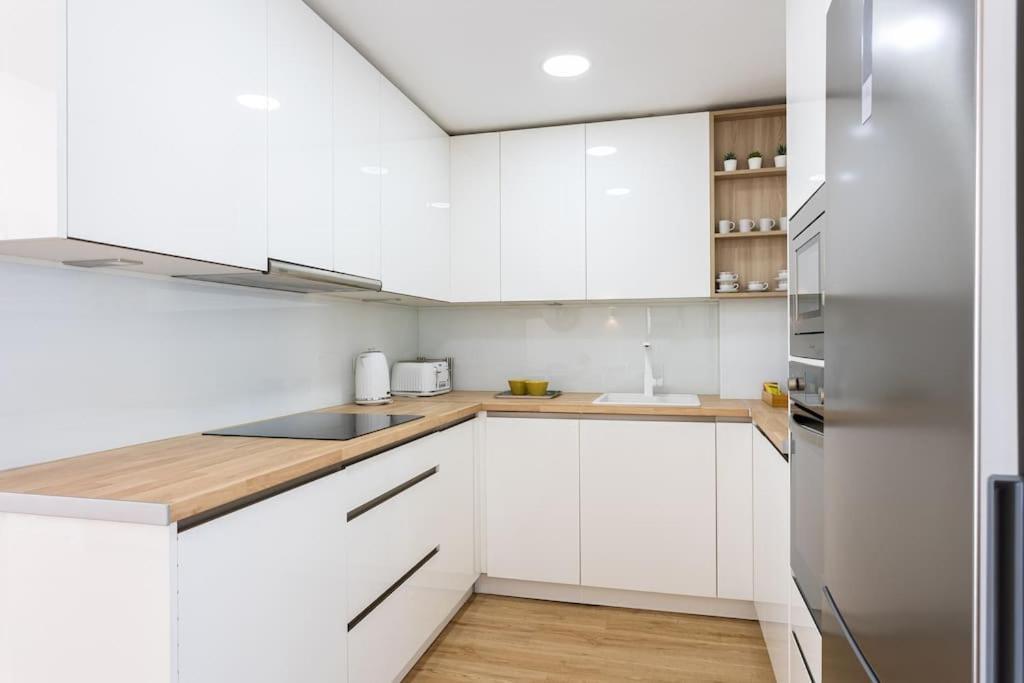 Ensuite Mediterranean Sea Front Huoneisto Fuengirola