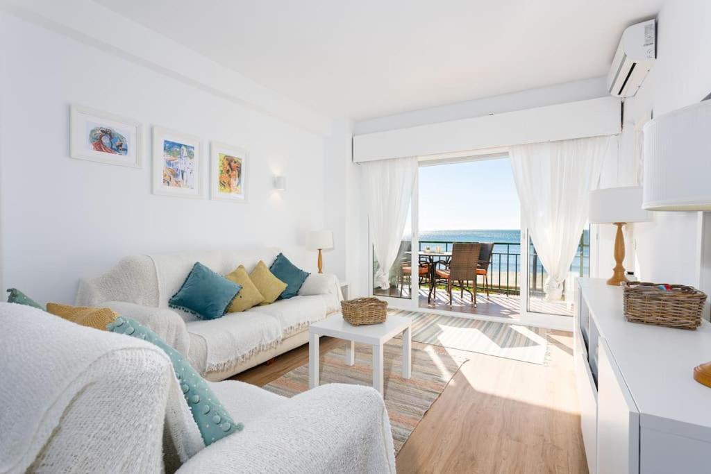 Ensuite Mediterranean Sea Front Huoneisto