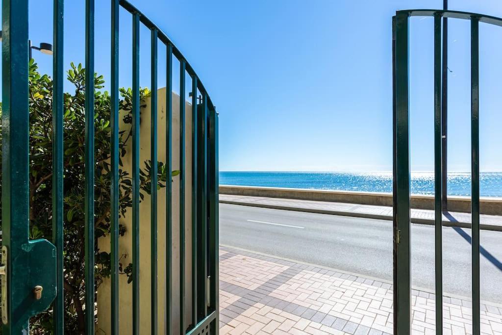 Ensuite Mediterranean Sea Front Huoneisto Fuengirola
