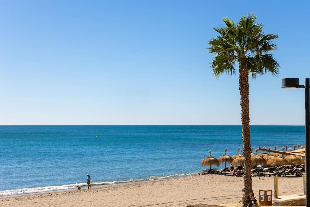 Ensuite Mediterranean Sea Front Huoneisto *