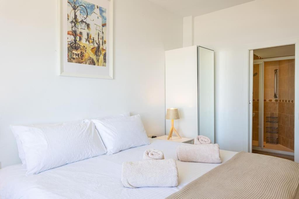 Ensuite Mediterranean Sea Front Huoneisto *