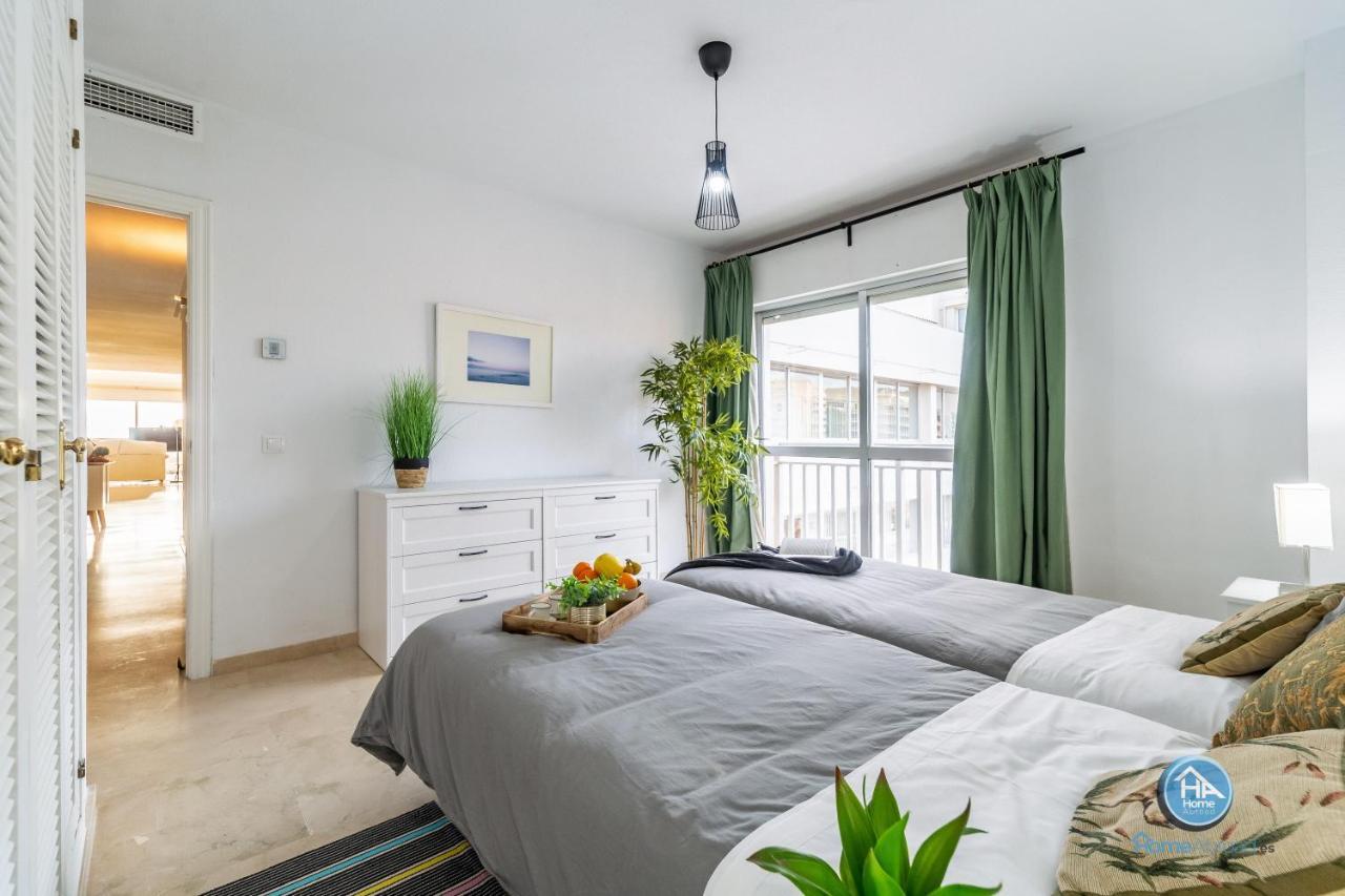 Super Exclusive With Free Parking Apartment *