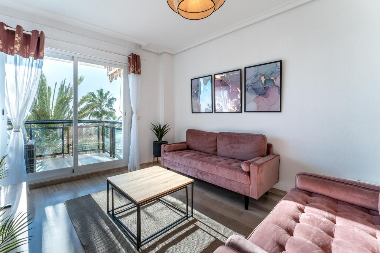 Superb Location Beachfront , 3 Bed With Terrace *