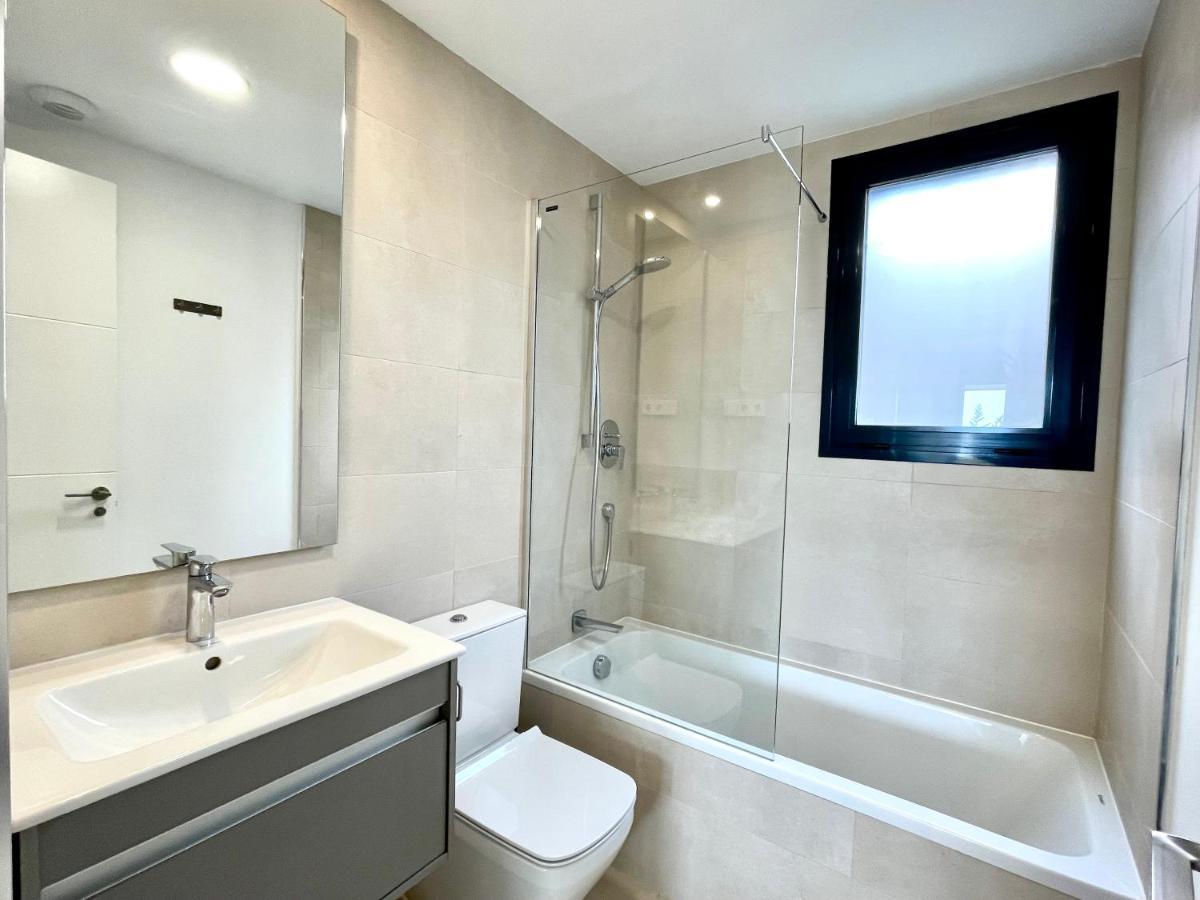 Luxury 3 Bedroom 300m From The Apartamento Fuengirola