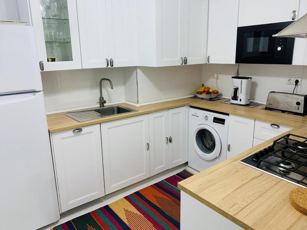 Frontline Apartment *