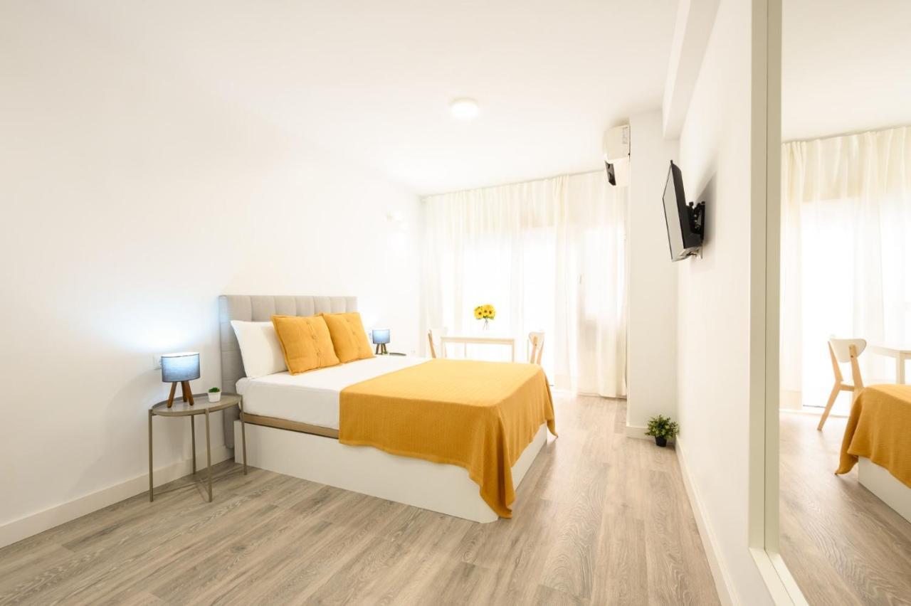 Pinzon 2, Center By 10tosea *