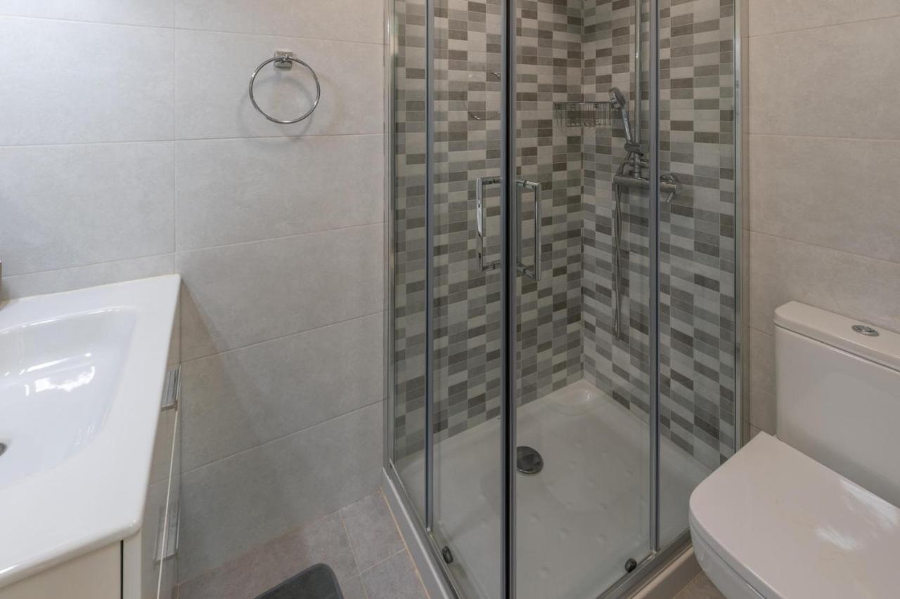 Huoneisto Stylish 1br In The Heart Of Town
