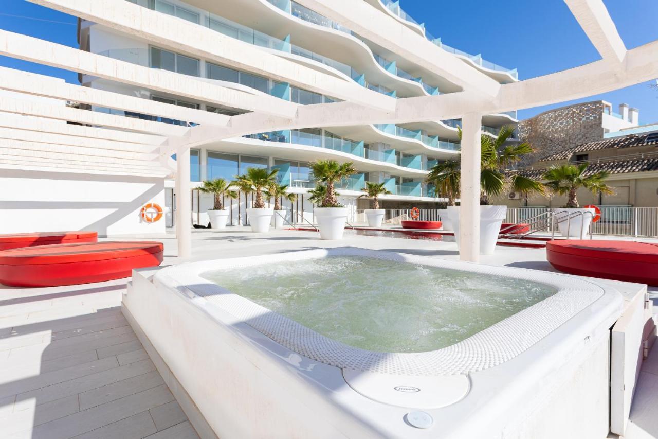 Apartment Ensuite Sea & Pool Views With Private Parking *