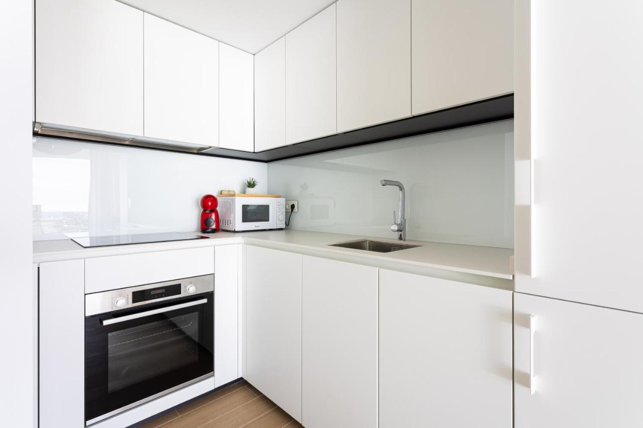 Ensuite Sea & Pool Views With Private Parking Apartment