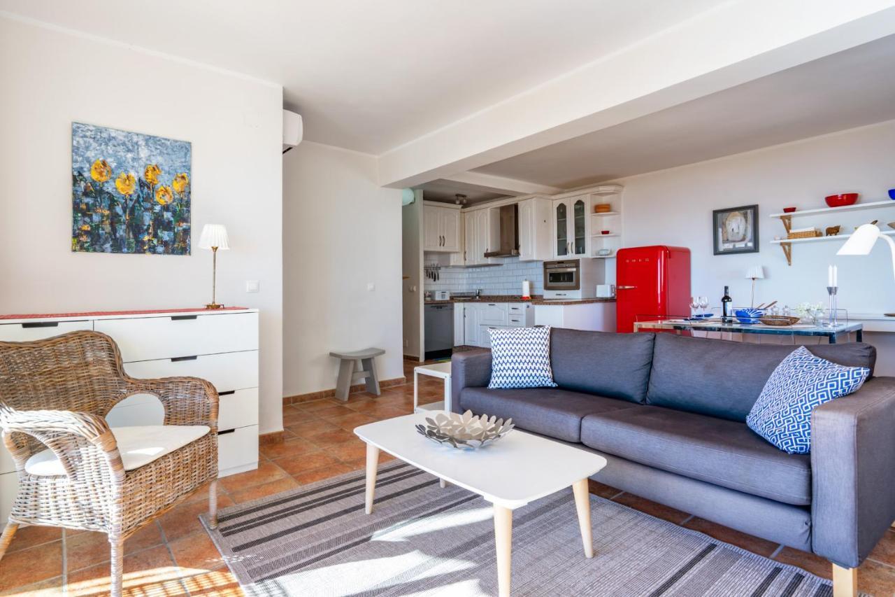 Lovely Beachfront Flat With Sunny Balcony Ref 40 Apartment *