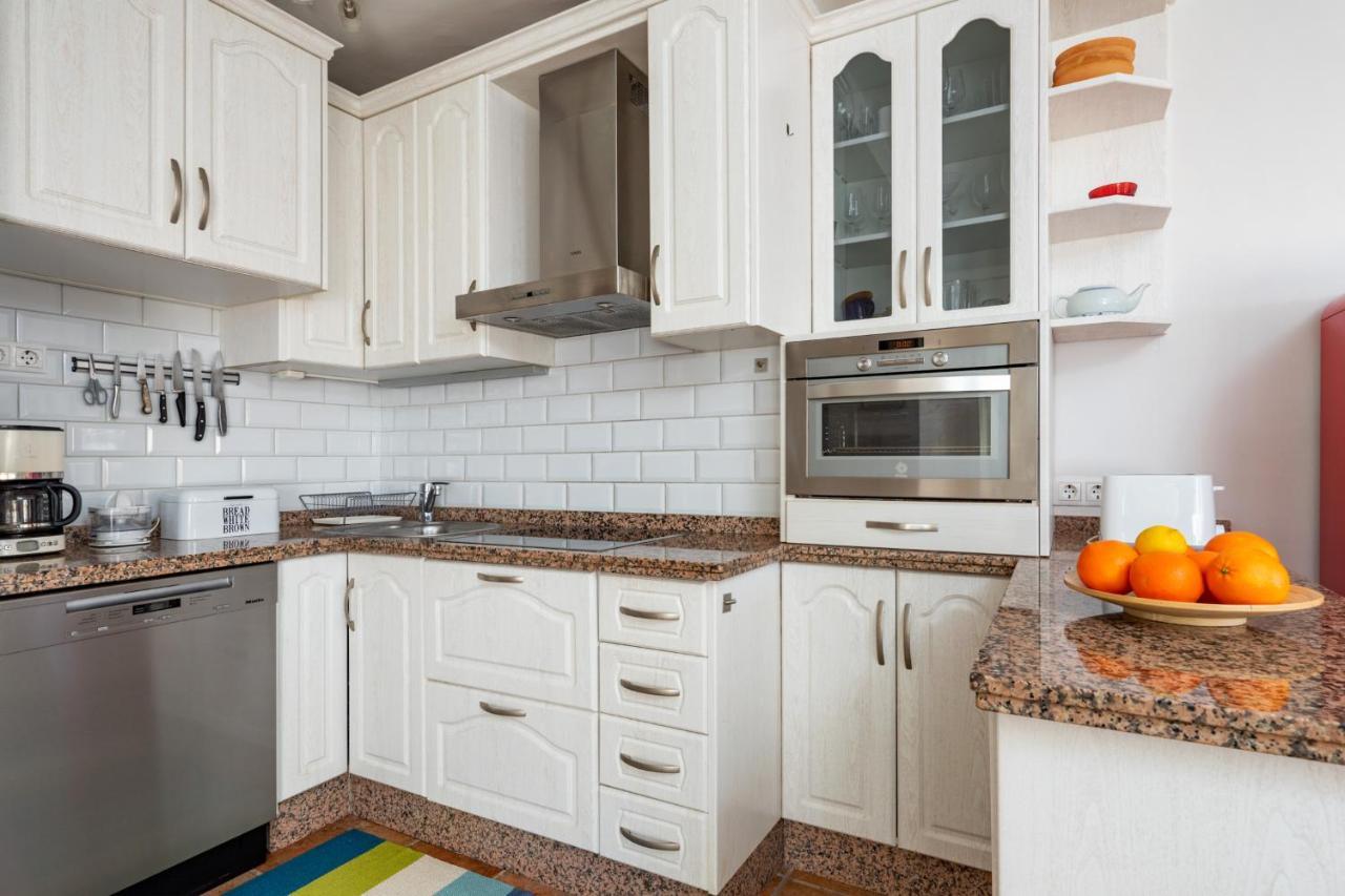 Lovely Beachfront Flat With Sunny Balcony Ref 40 Apartment *