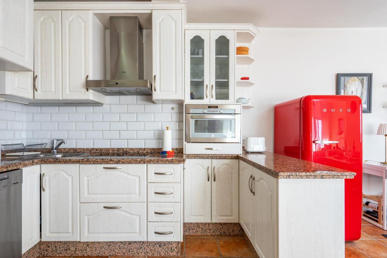 Lovely Beachfront Flat With Sunny Balcony Ref 40