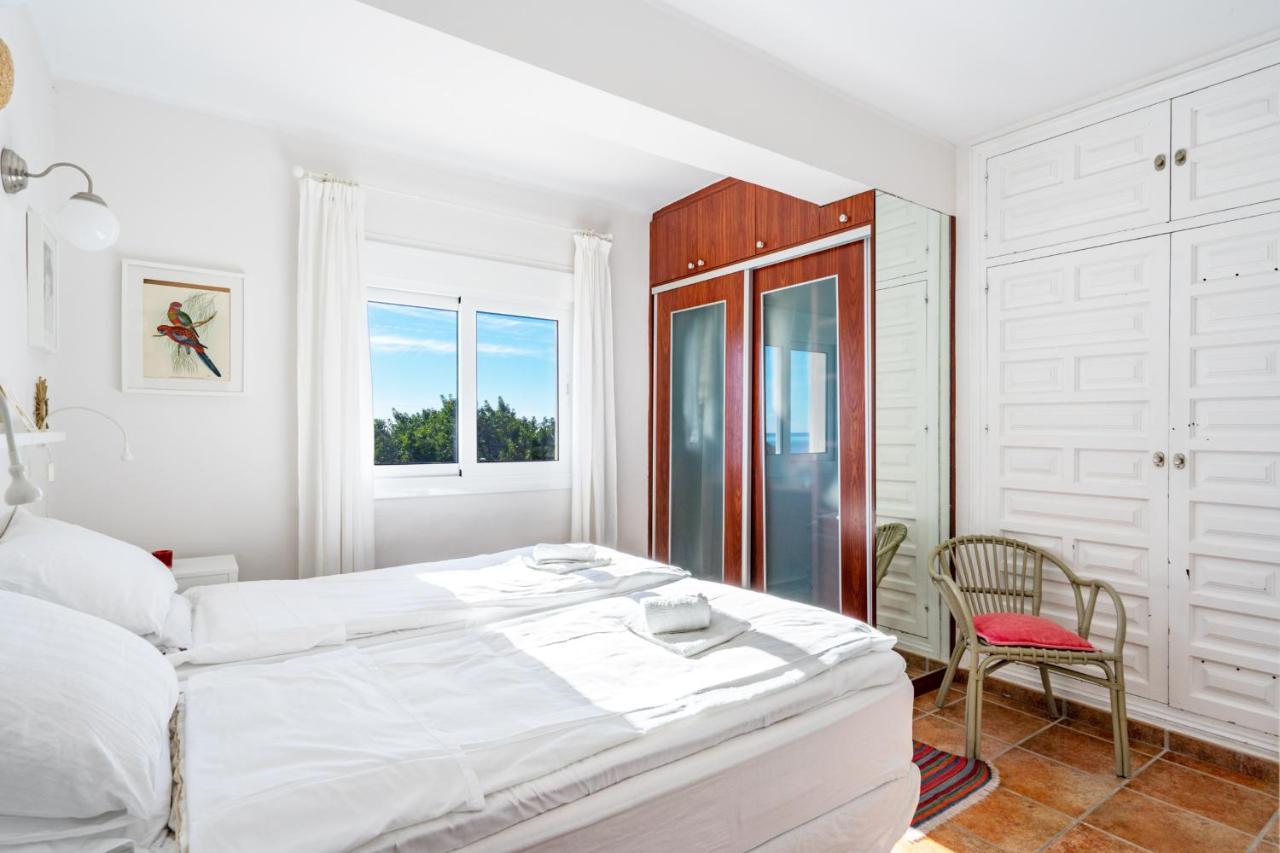 Lovely Beachfront Flat With Sunny Balcony Ref 40 Apartment