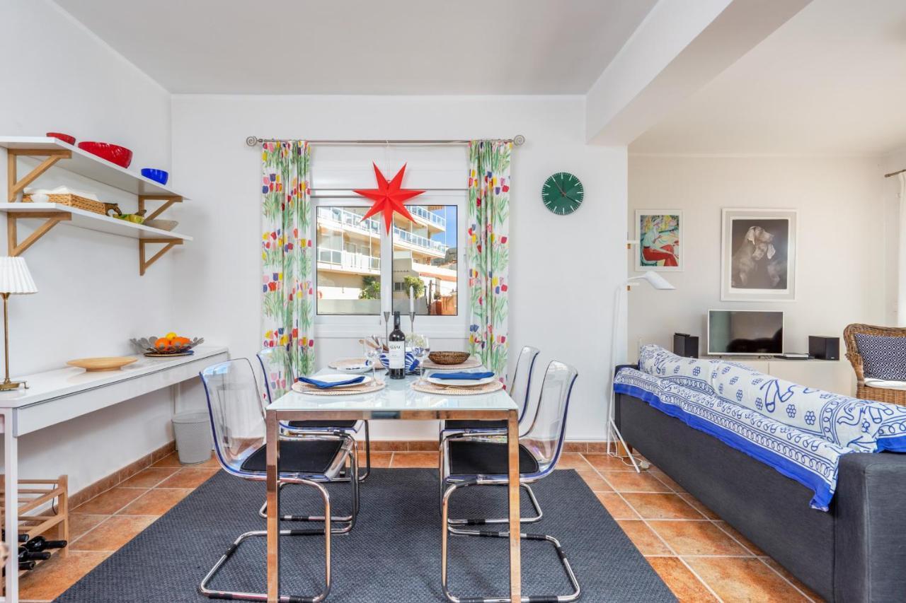 Lovely Beachfront Flat With Sunny Balcony Ref 40 *