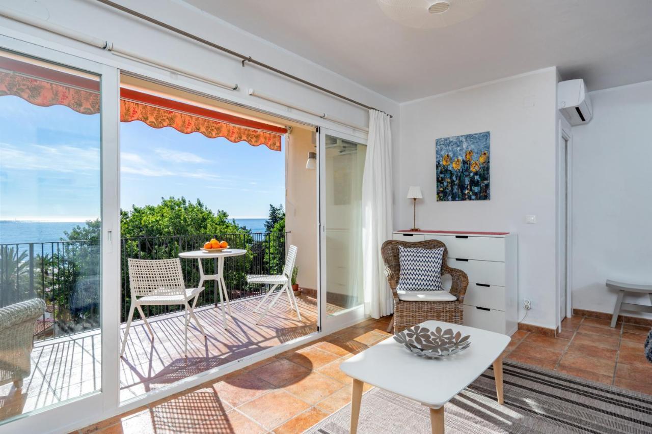 Lovely Beachfront Flat With Sunny Balcony Ref 40
