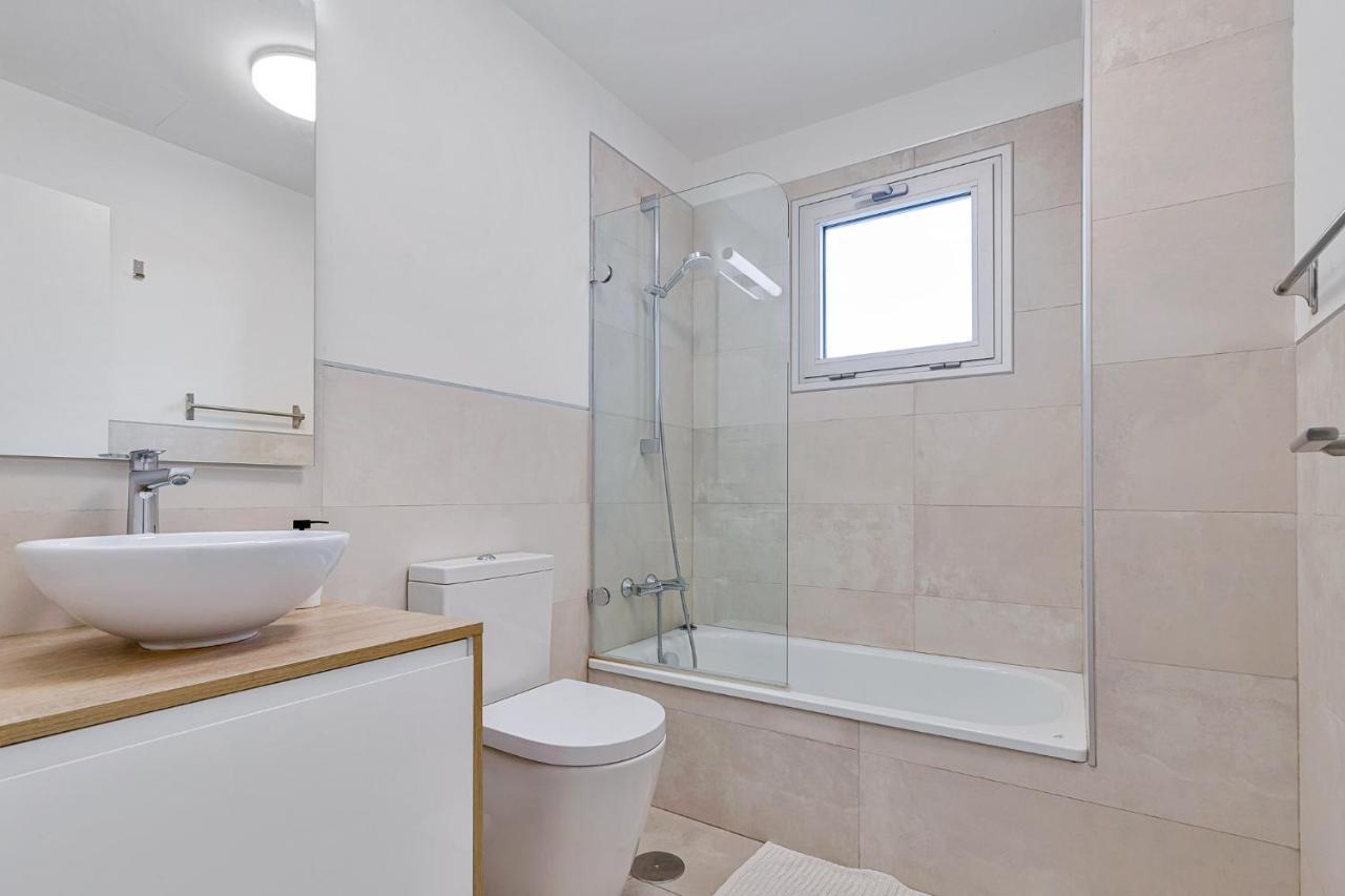 Lovely 3 Bedroom Next To Higueron Area. *