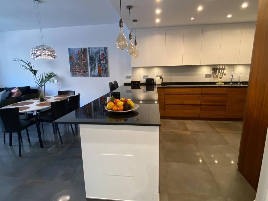 Mirella - Penthouse With Privat Pool And Terrace