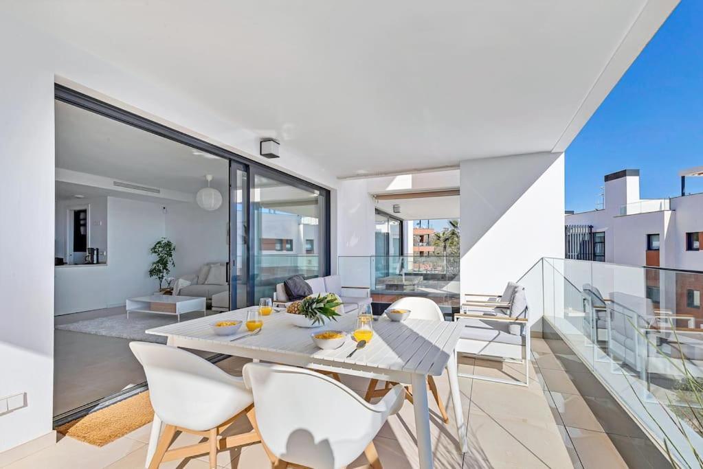 Apartment With Big Pool And Close To Beach! *