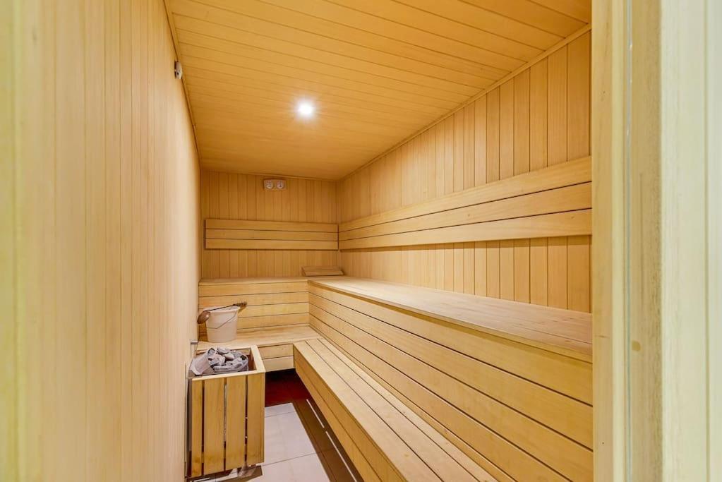 With Big Pool And Close To Beach! Apartment