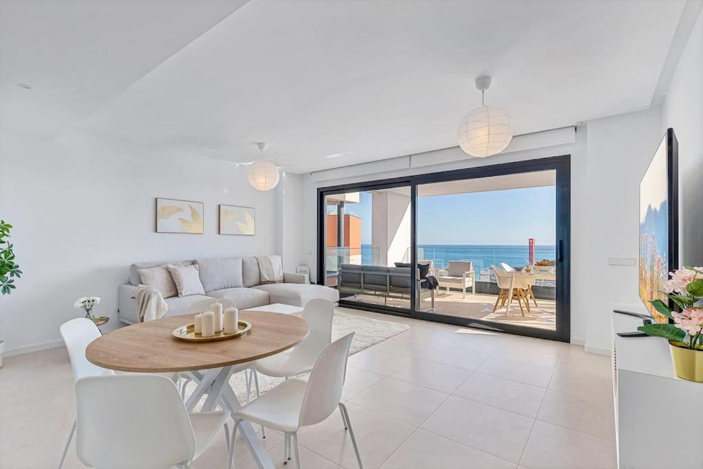 Apartment With Big Pool And Close To Beach! *