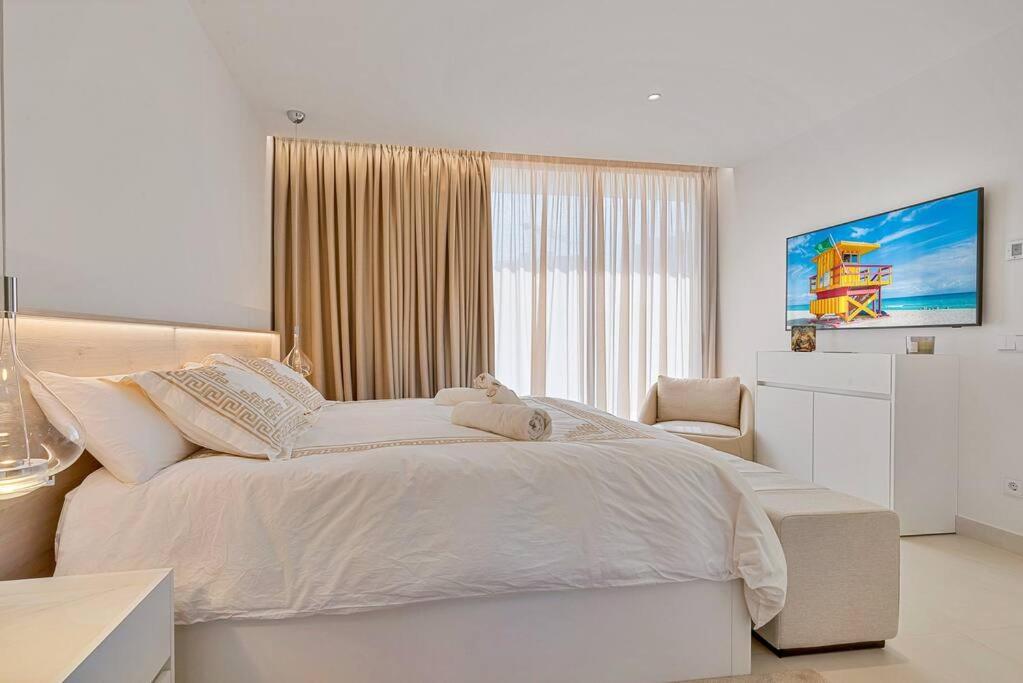 Fantastic 3bdr Penthouse - Lux