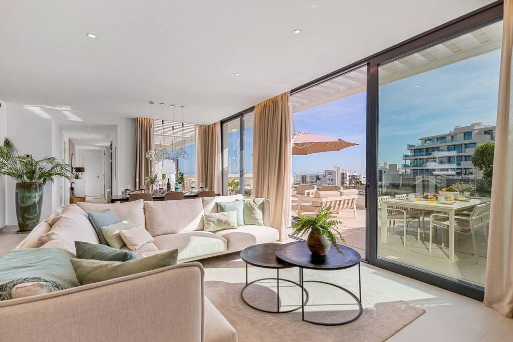 Fantastic 3bdr Penthouse - Lux *