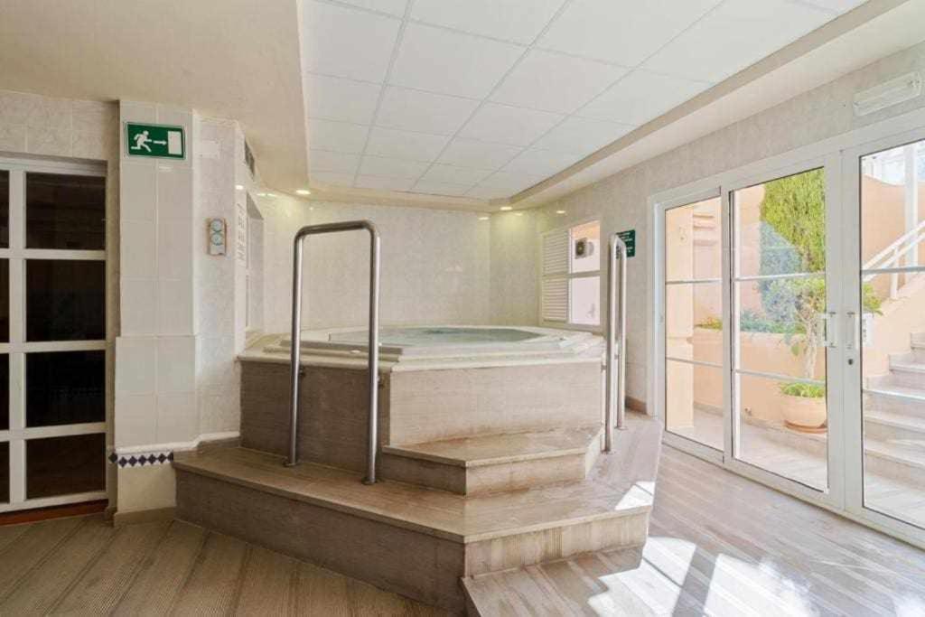 Gran Terraza Con Piscina Junto A Mijas Golf *