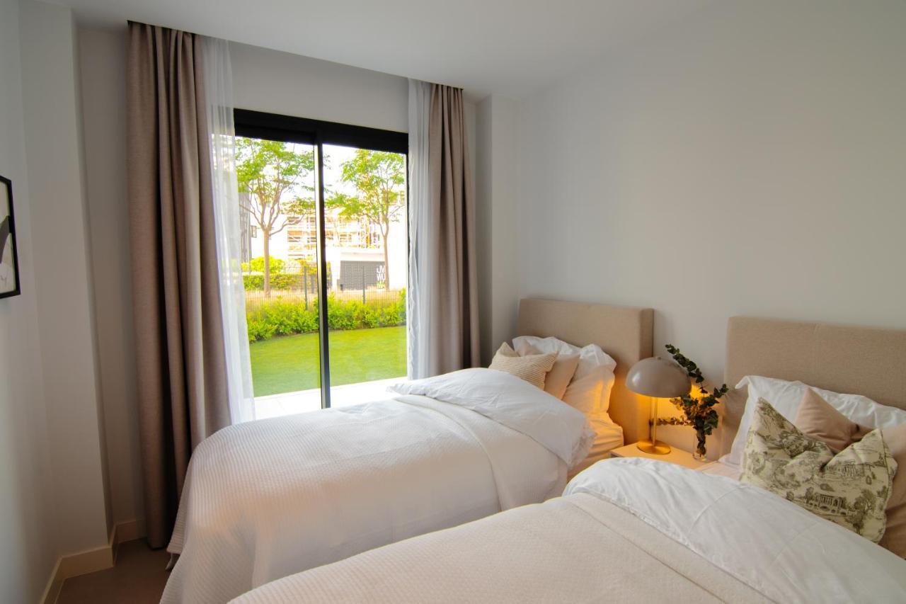 Apartamento Mara's Higueron West - Like A House - 246 Square Meters Of Private Terrace & Garden - Morning And Evening Sun *