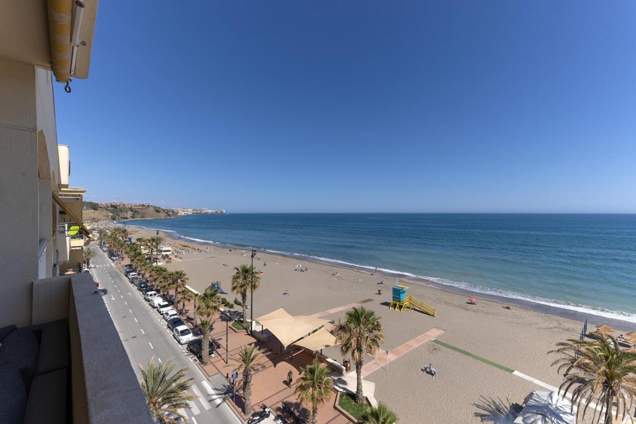 Front Row Penthouse On Carvajal Apartment