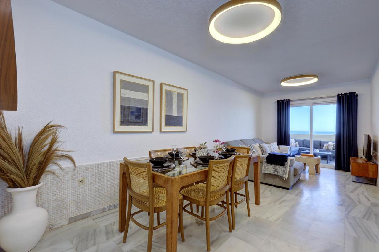 Front Row Penthouse On Carvajal Apartment *