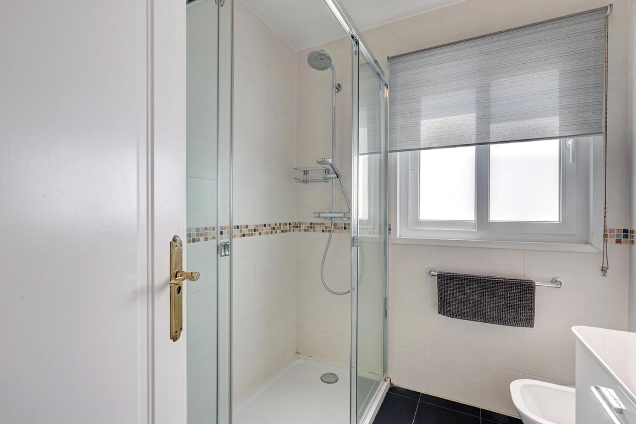 Apartment Front Row Penthouse On Carvajal Fuengirola