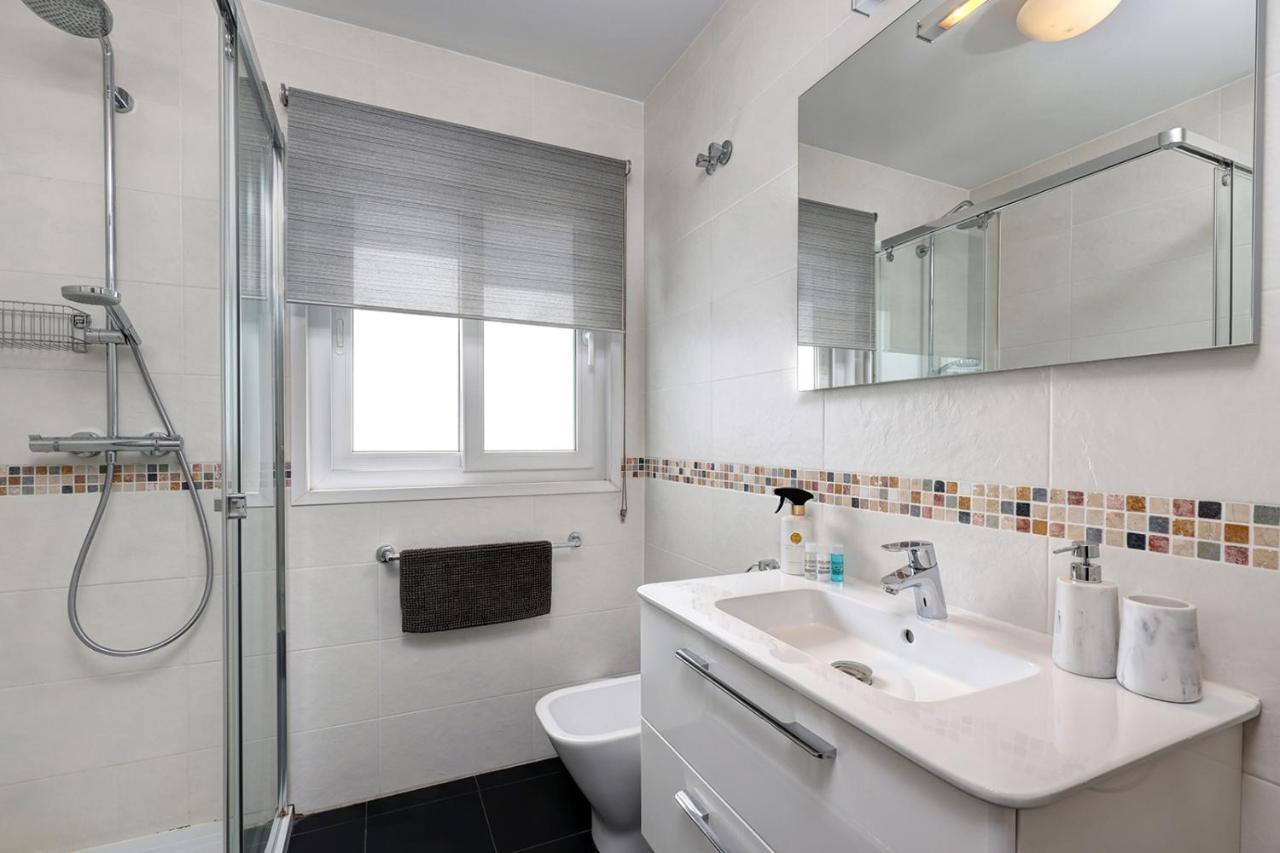 Apartment Front Row Penthouse On Carvajal *